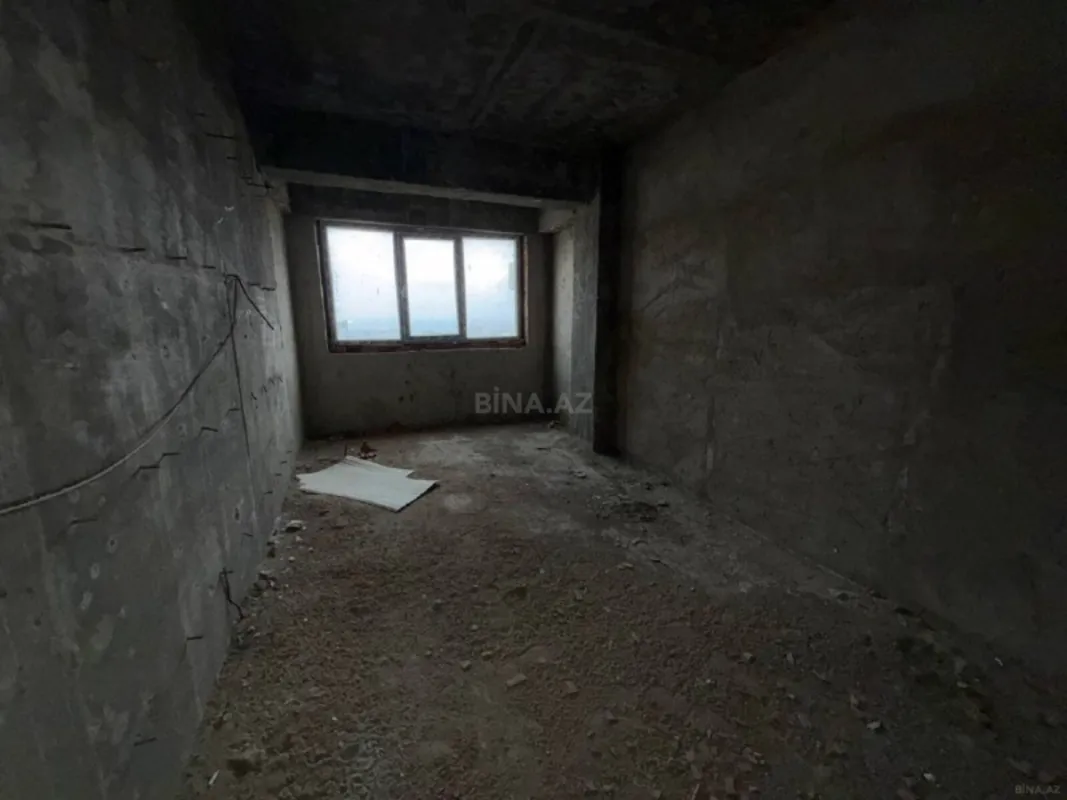 Satılır 4 otaqlı mənzil 140 m²