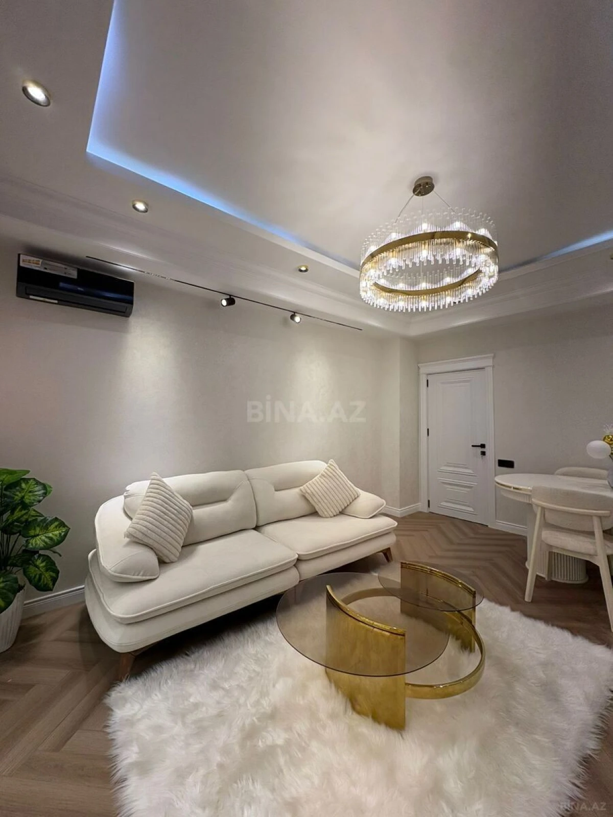 Satılır 3 otaqlı mənzil 95 m²