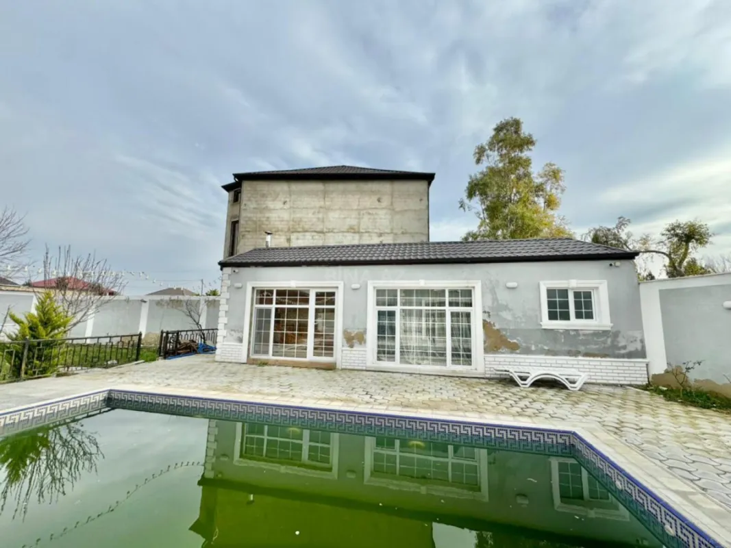 Satılır 7 otaqlı həyət evi 200 m²