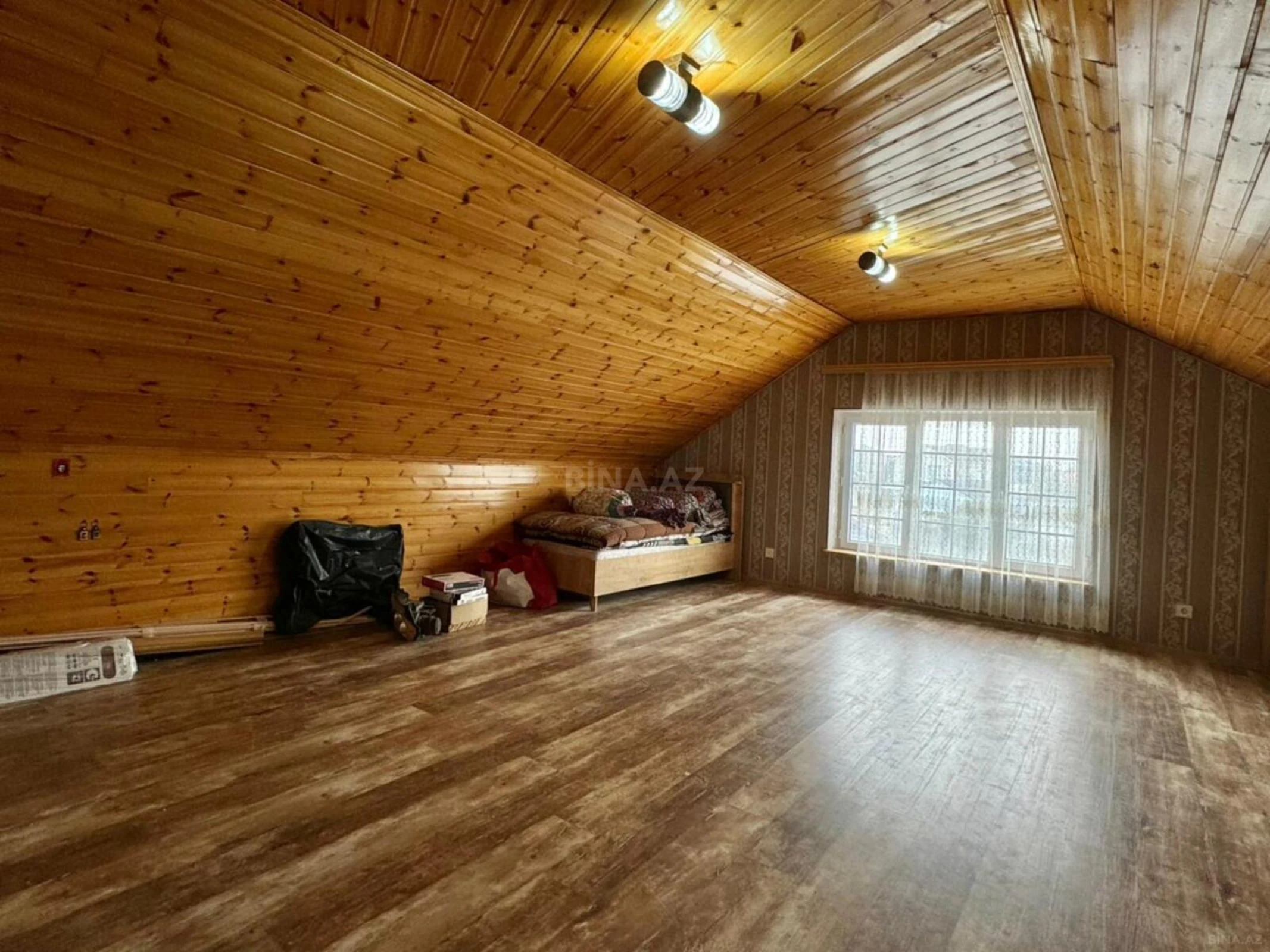 Satılır 7 otaqlı həyət evi 200 m²