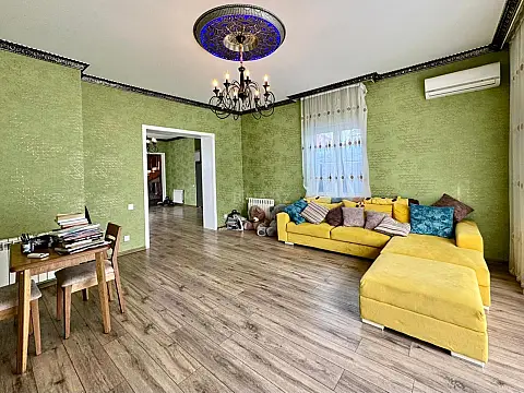 Satılır 7 otaqlı həyət evi 200 m²