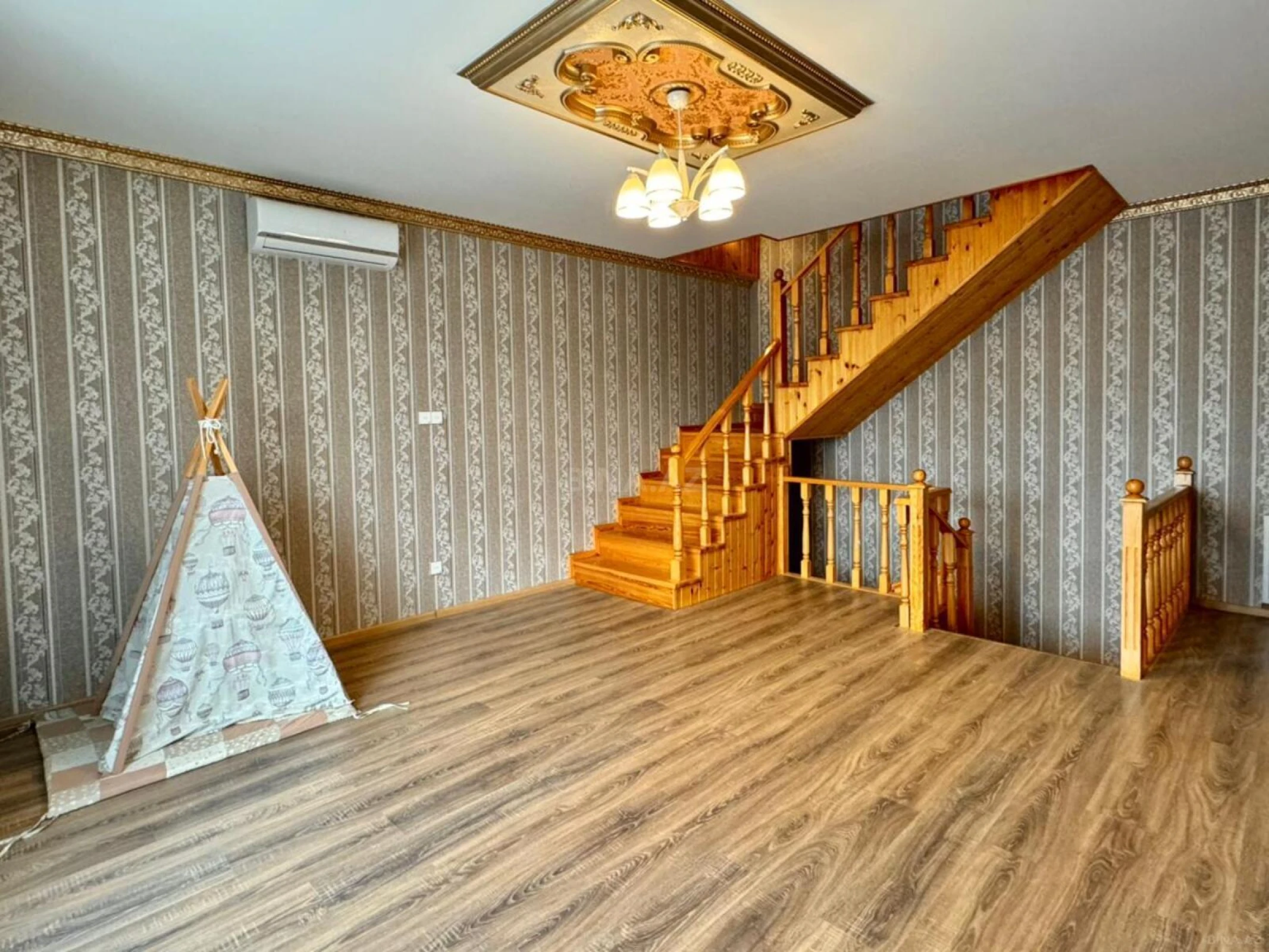 Satılır 7 otaqlı həyət evi 200 m²