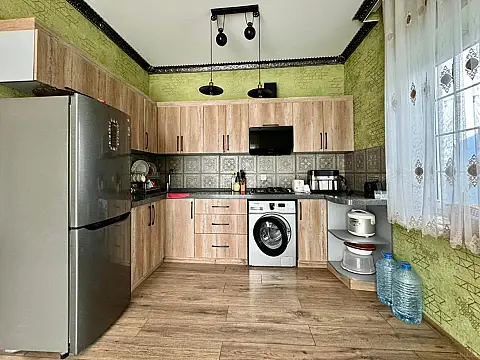 Satılır 7 otaqlı həyət evi 200 m²