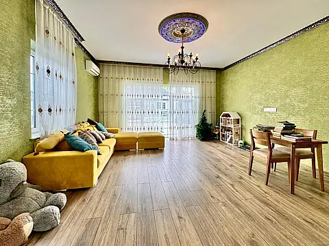 Satılır 7 otaqlı həyət evi 200 m²