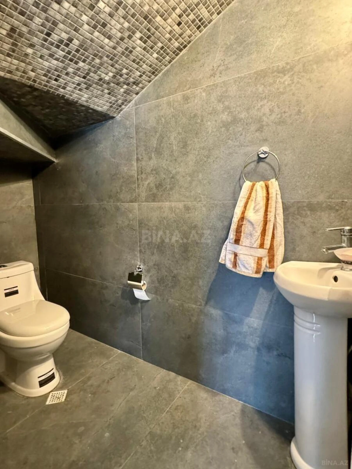 Satılır 7 otaqlı həyət evi 200 m²