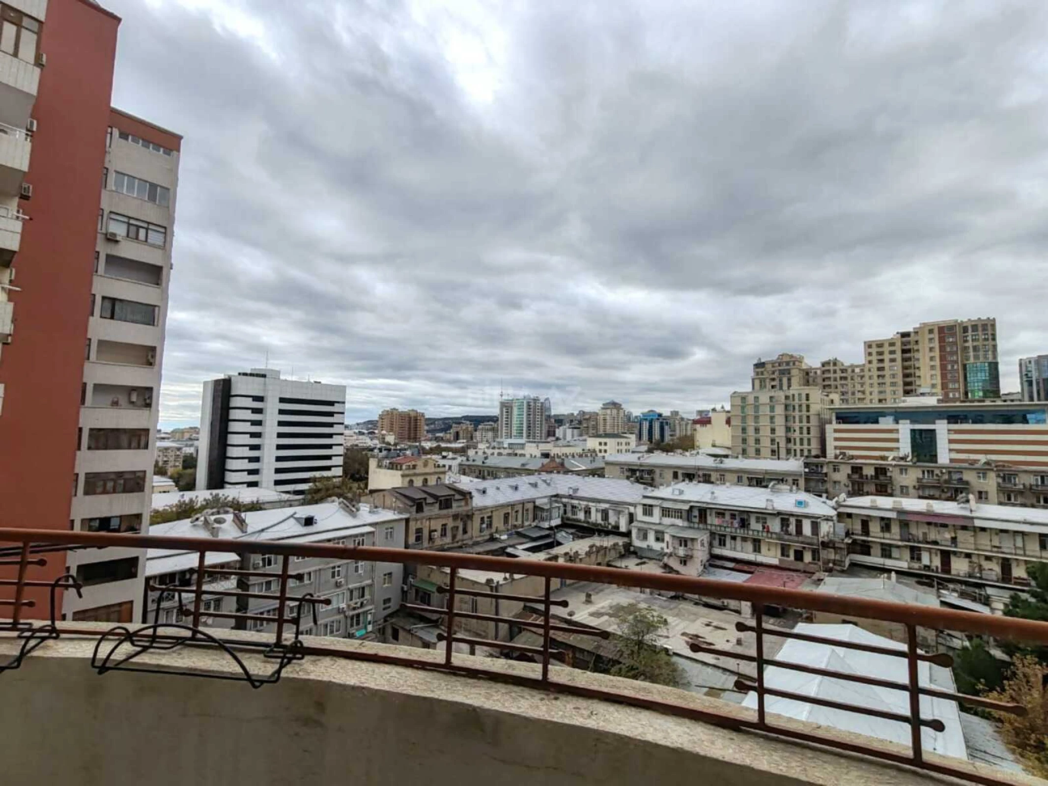 Satılır 3 otaqlı mənzil 120 m²