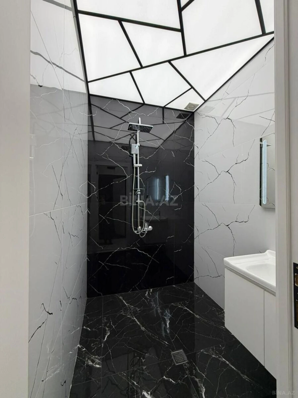 Satılır 2 otaqlı mənzil 55 m²