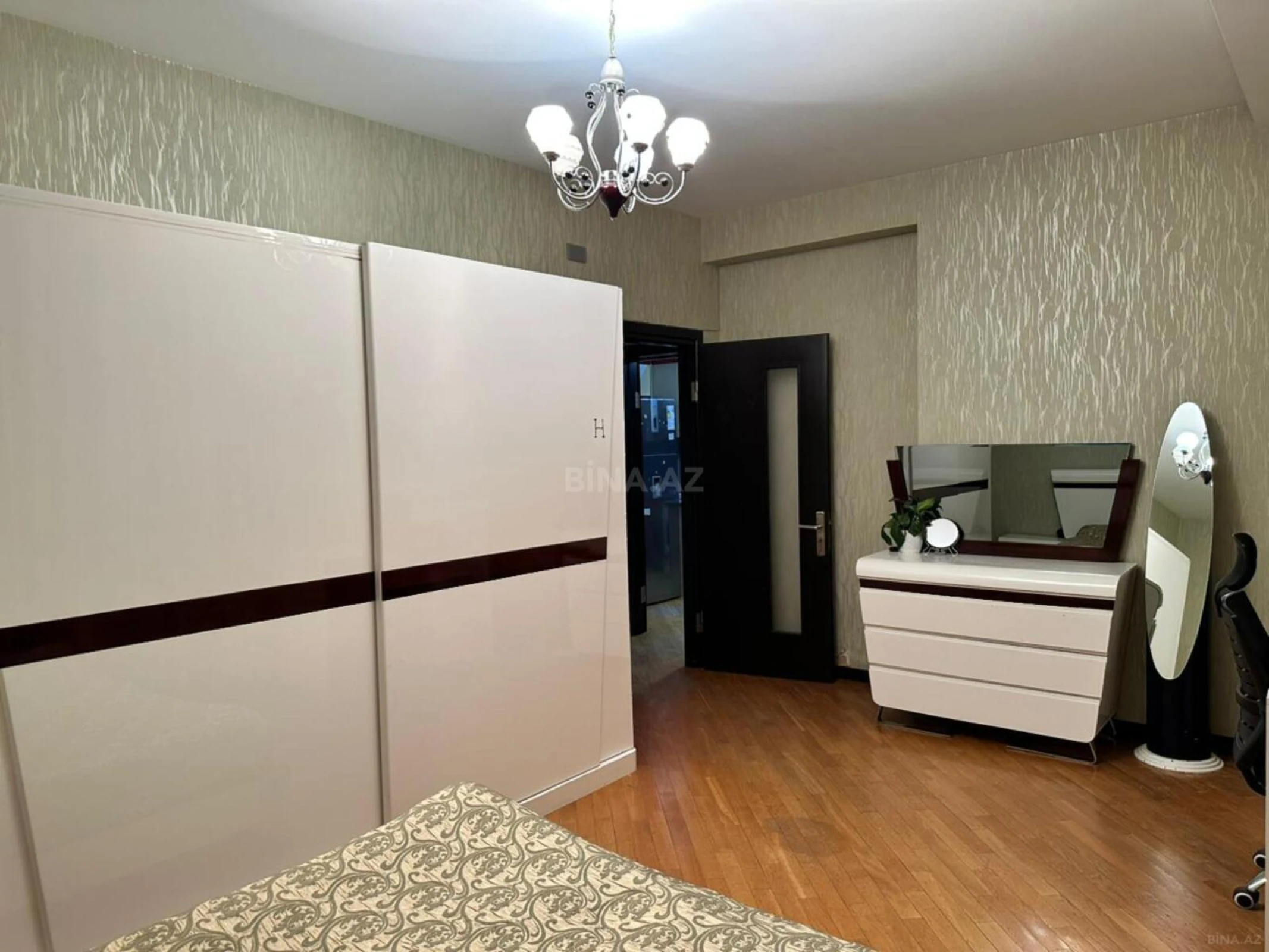 Satılır 3 otaqlı mənzil 120 m²
