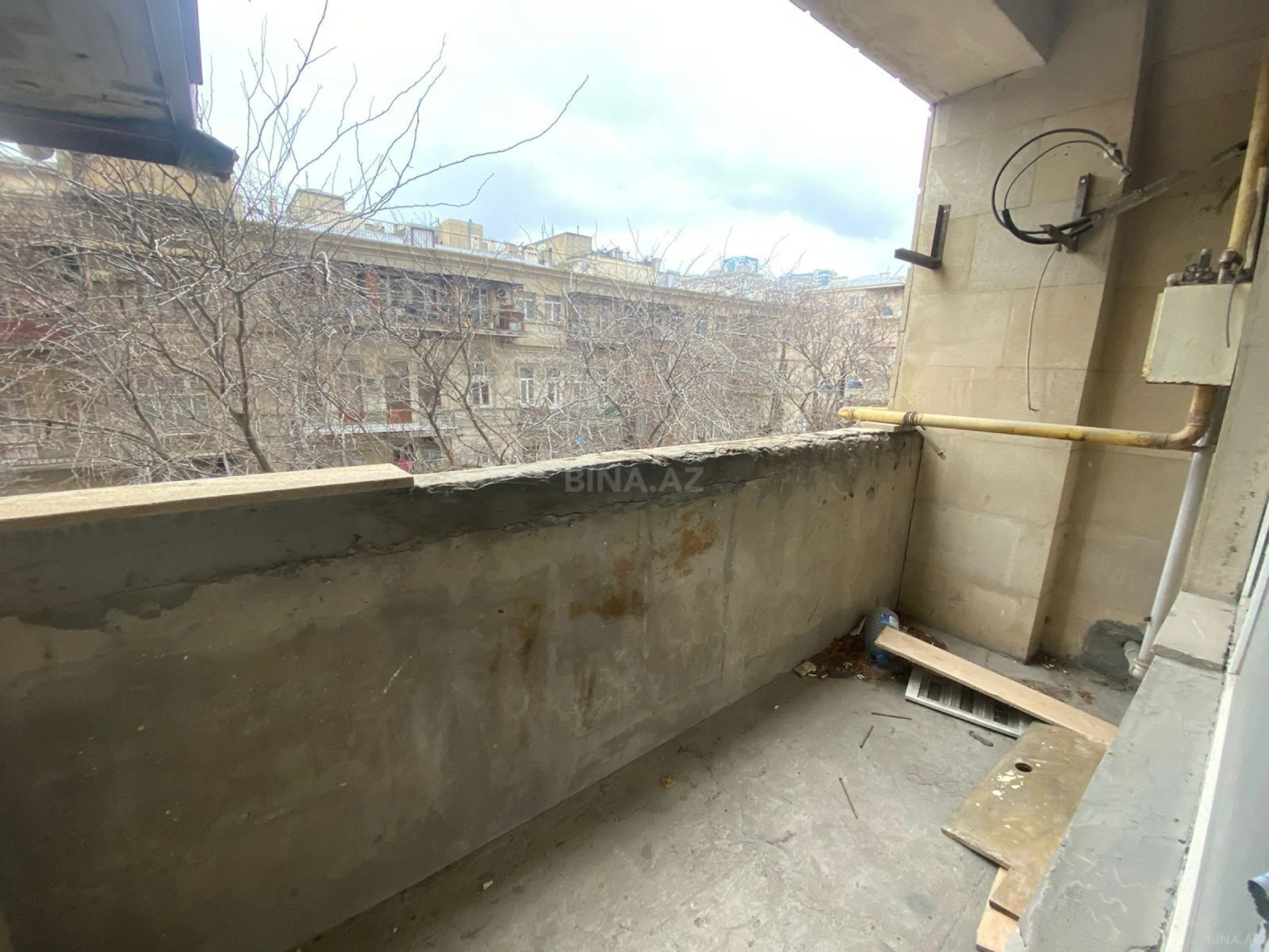 Satılır 2 otaqlı mənzil 115 m²