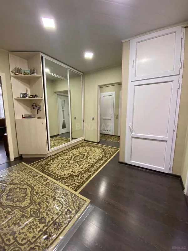 Satılır 5 otaqlı mənzil 110 m²