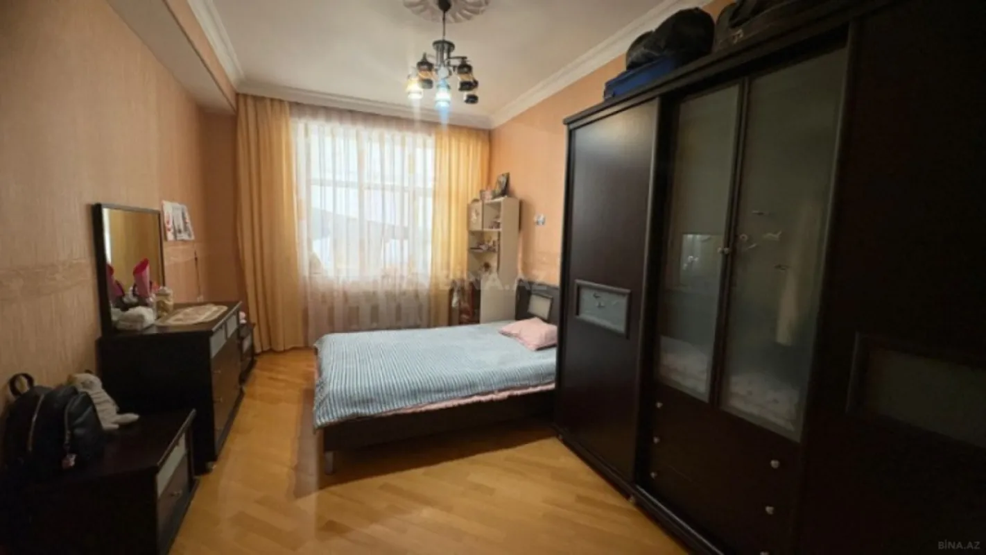Satılır 3 otaqlı mənzil 127 m²