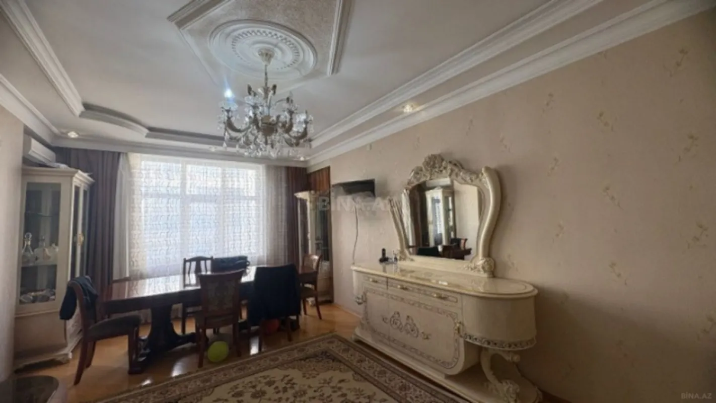 Satılır 3 otaqlı mənzil 127 m²