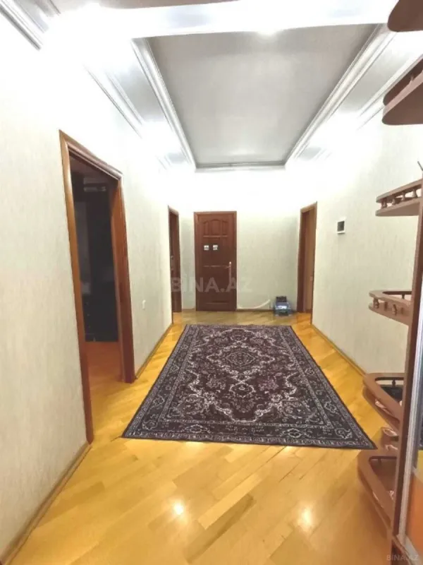Satılır 3 otaqlı mənzil 127 m²