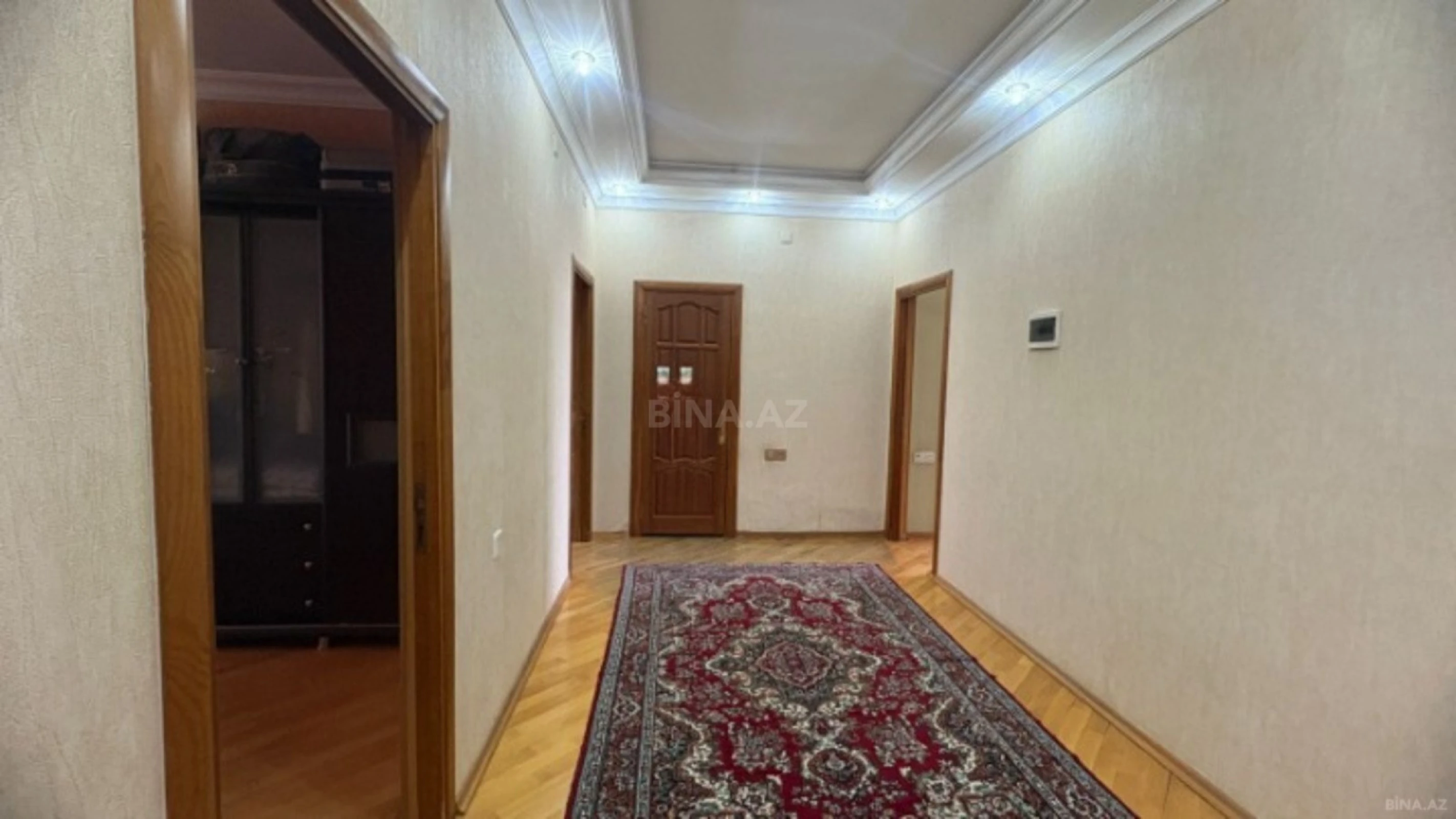 Satılır 3 otaqlı mənzil 127 m²