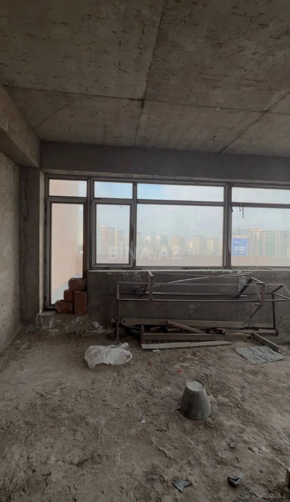 Satılır 4 otaqlı mənzil 120 m²