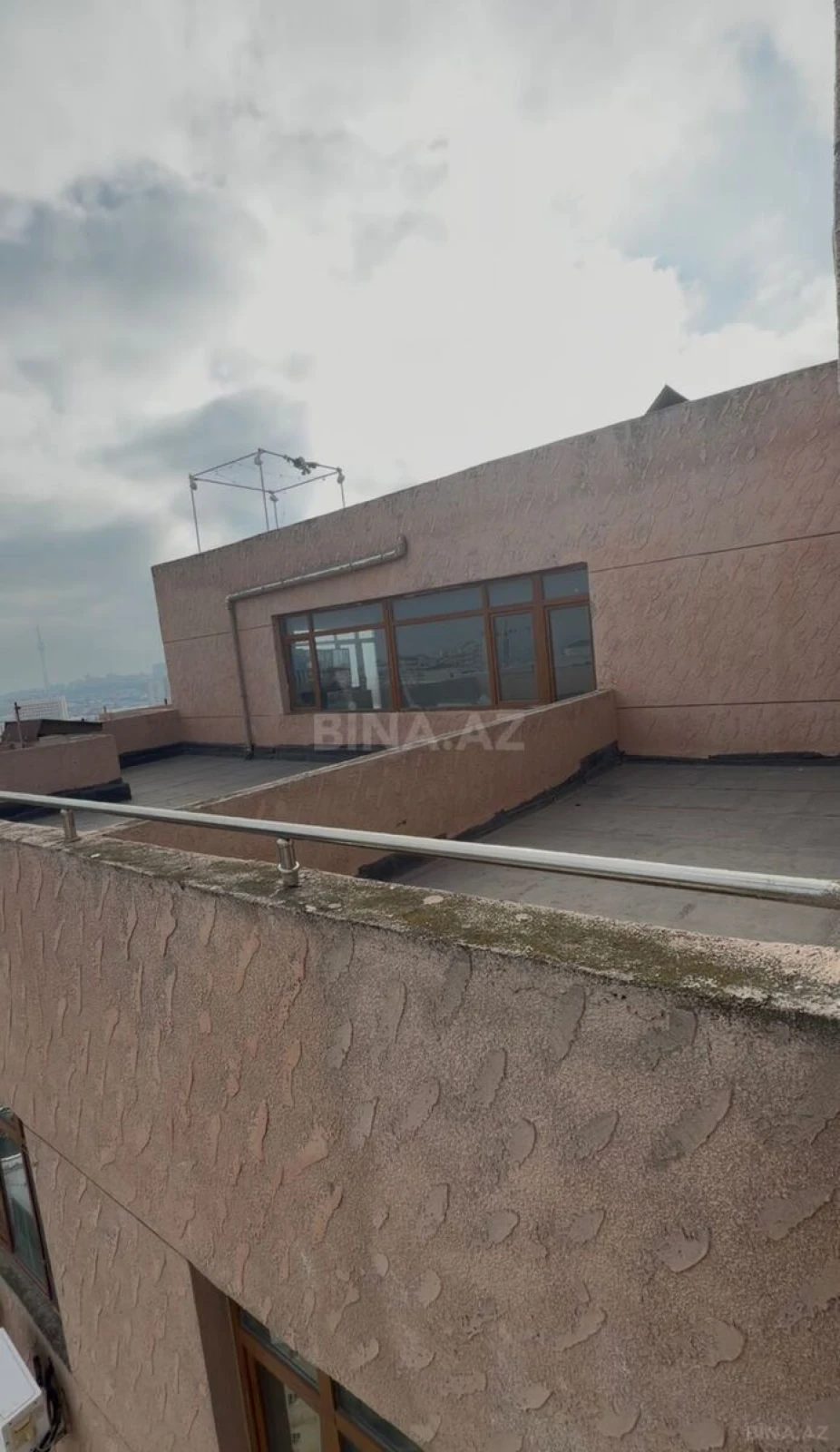 Satılır 4 otaqlı mənzil 120 m²