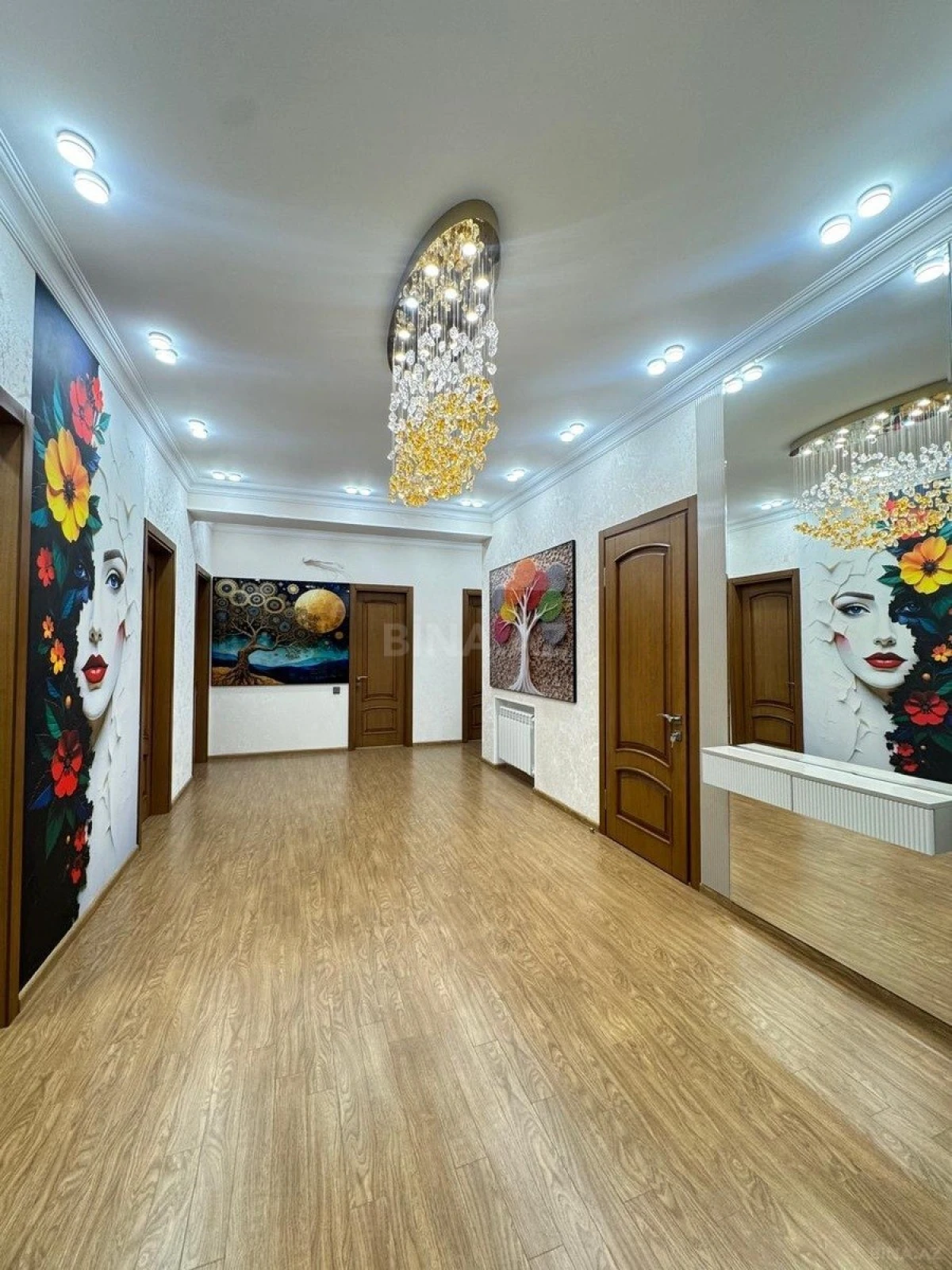 Satılır 3 otaqlı mənzil 136 m²