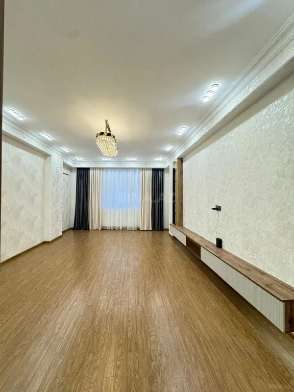 Satılır 3 otaqlı mənzil 136 m²