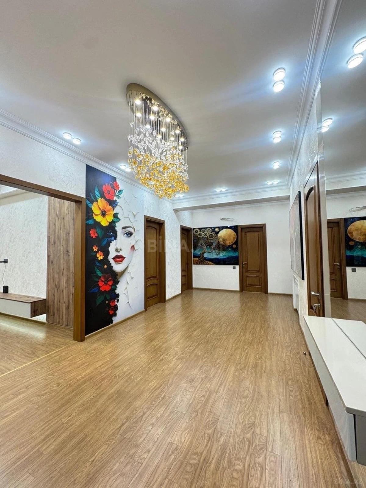 Satılır 3 otaqlı mənzil 136 m²