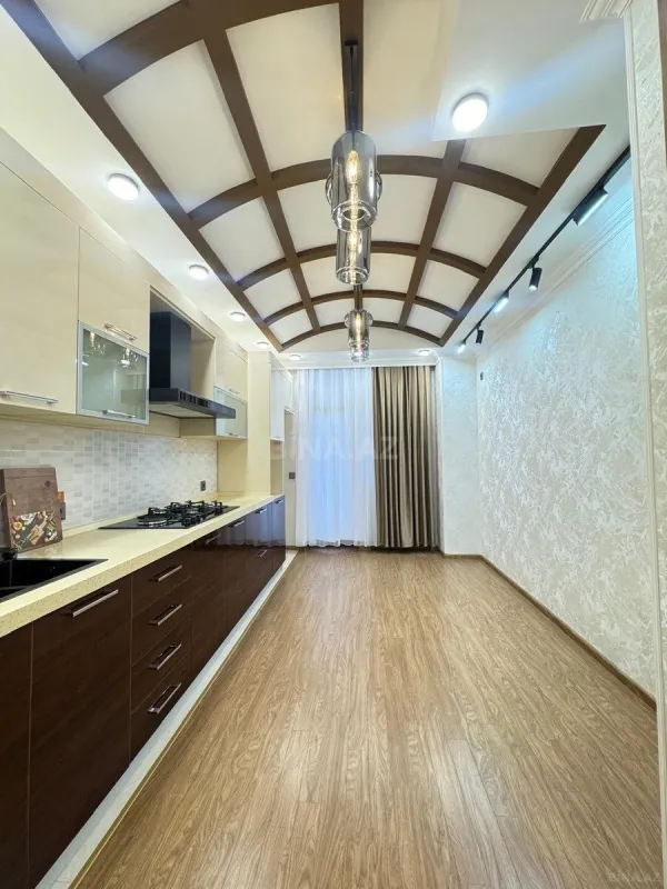 Satılır 3 otaqlı mənzil 136 m²