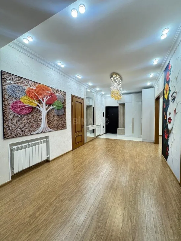 Satılır 3 otaqlı mənzil 136 m²