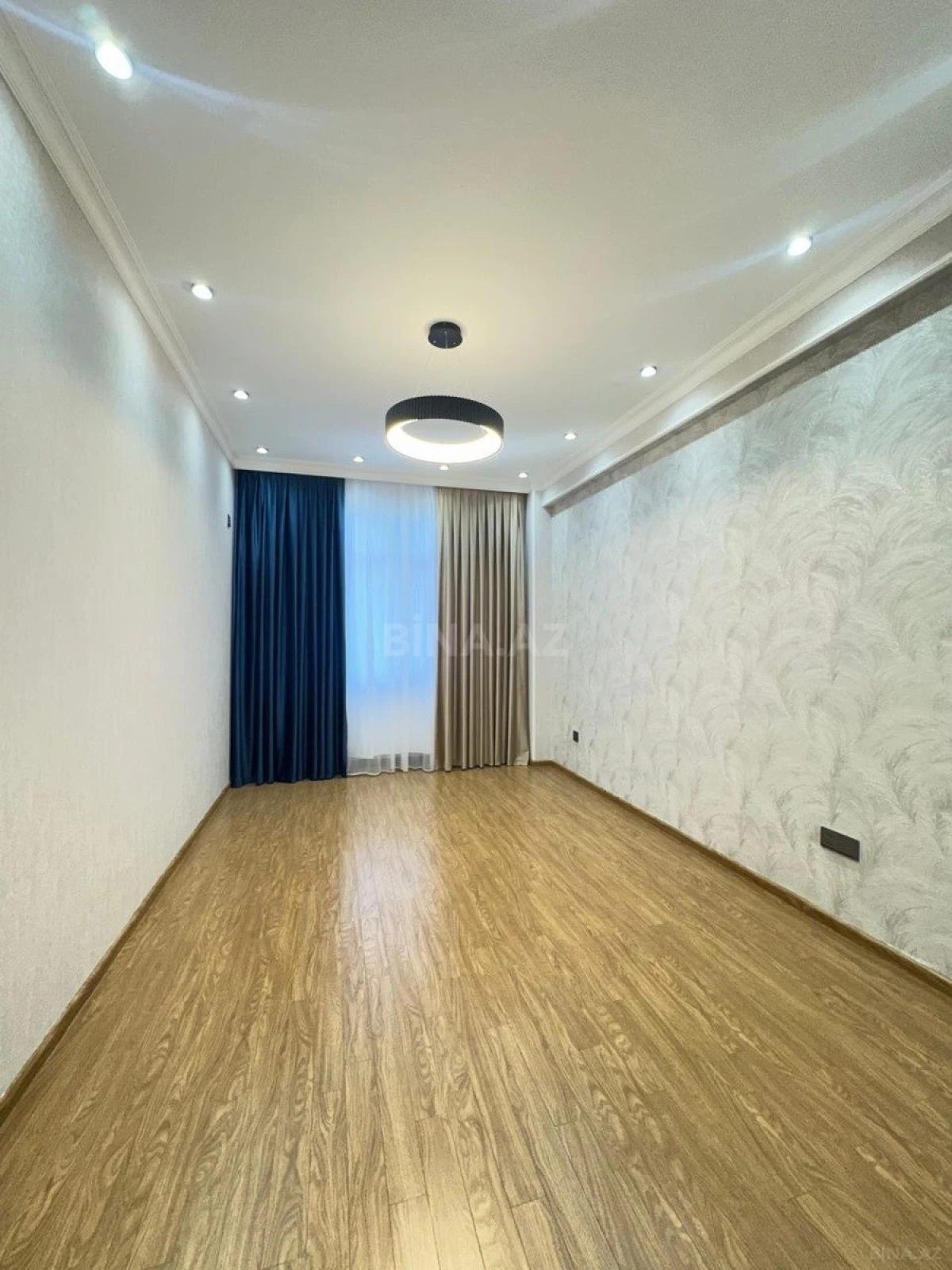 Satılır 3 otaqlı mənzil 136 m²