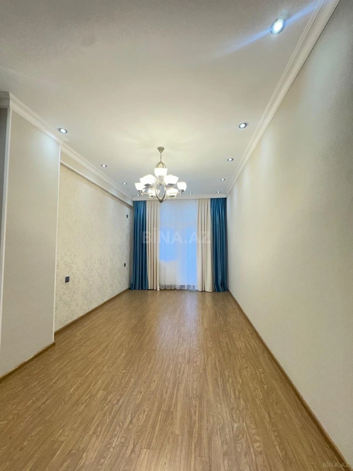Satılır 3 otaqlı mənzil 136 m²
