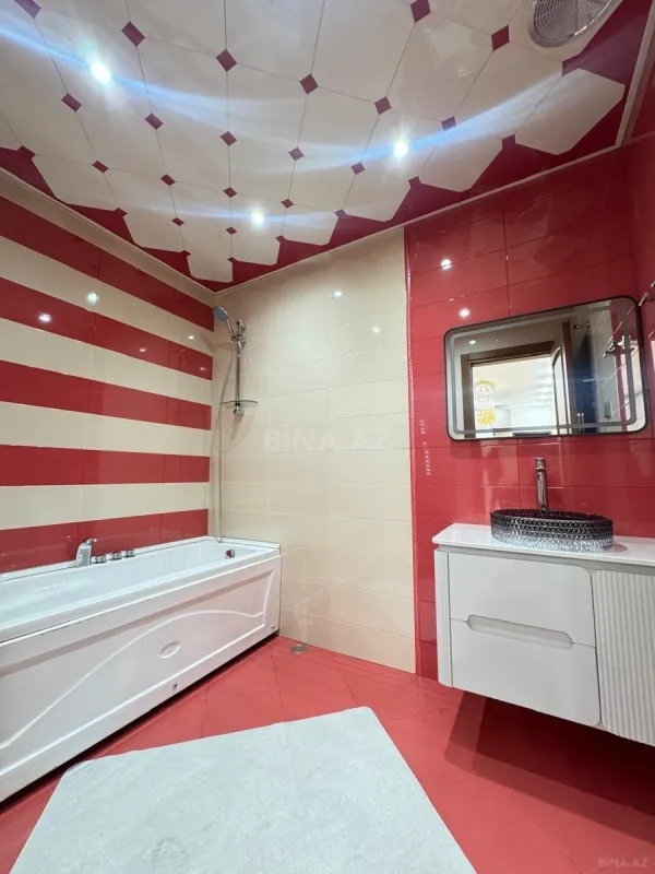 Satılır 3 otaqlı mənzil 136 m²