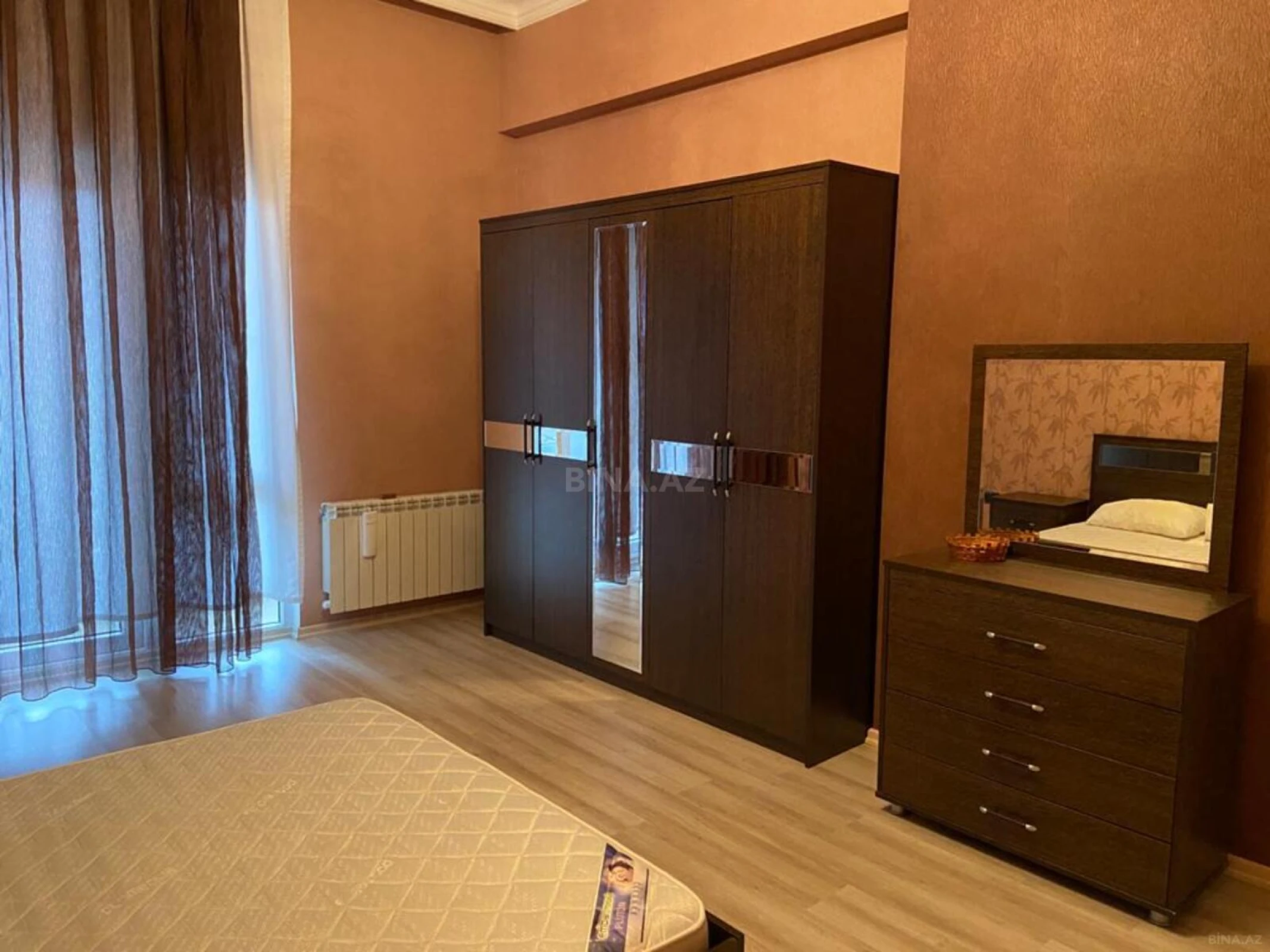 Kirayə verilir 3 otaqlı mənzil 130 m²