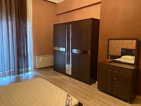 Kirayə verilir 3 otaqlı mənzil 130 m²