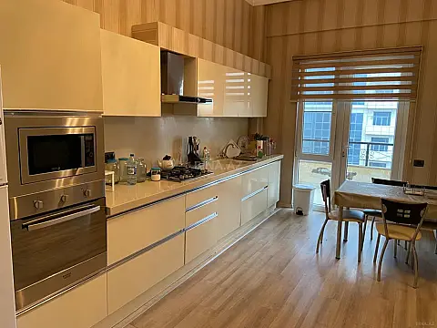 Kirayə verilir 3 otaqlı mənzil 130 m²
