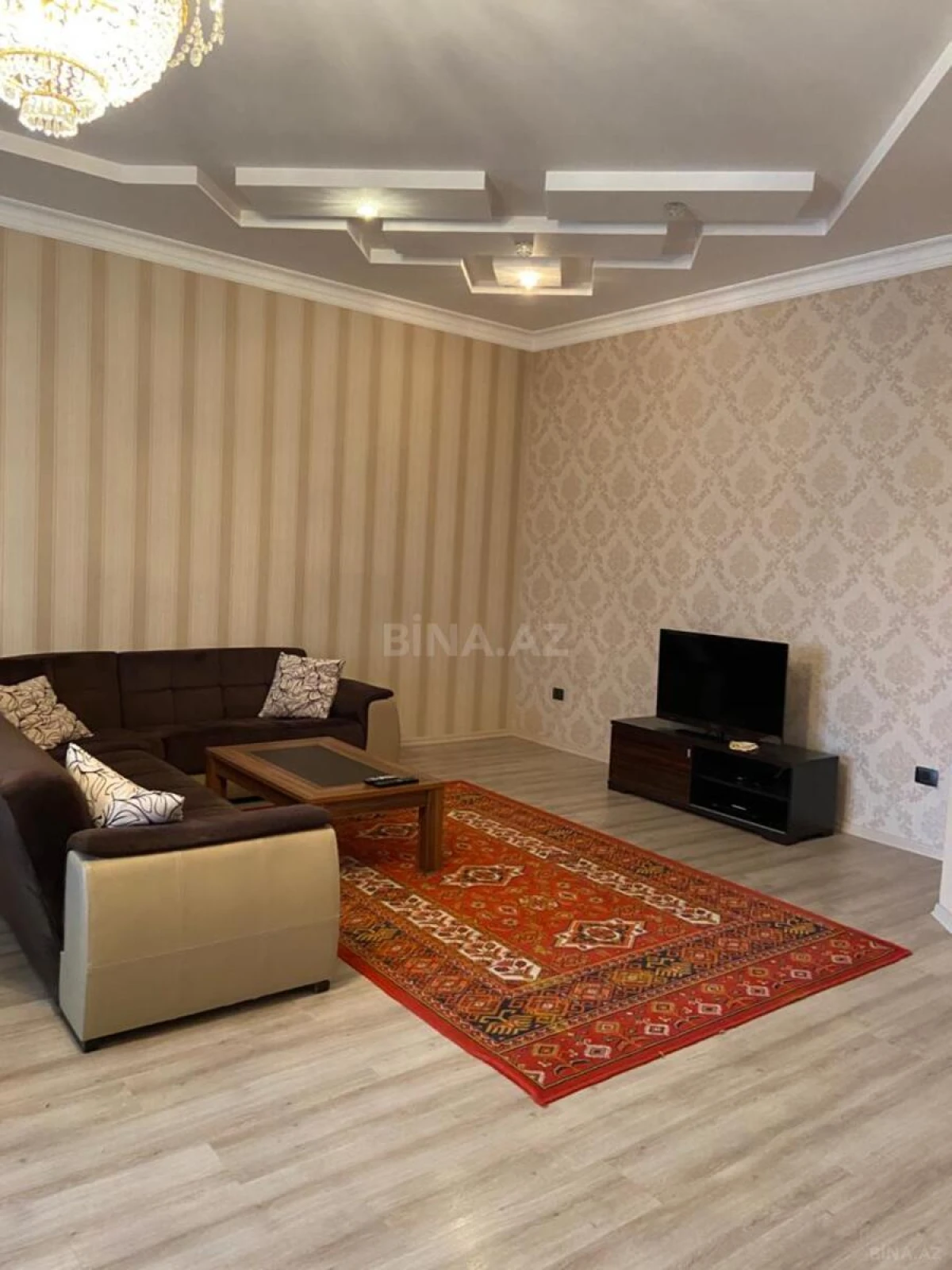 Kirayə verilir 3 otaqlı mənzil 130 m²