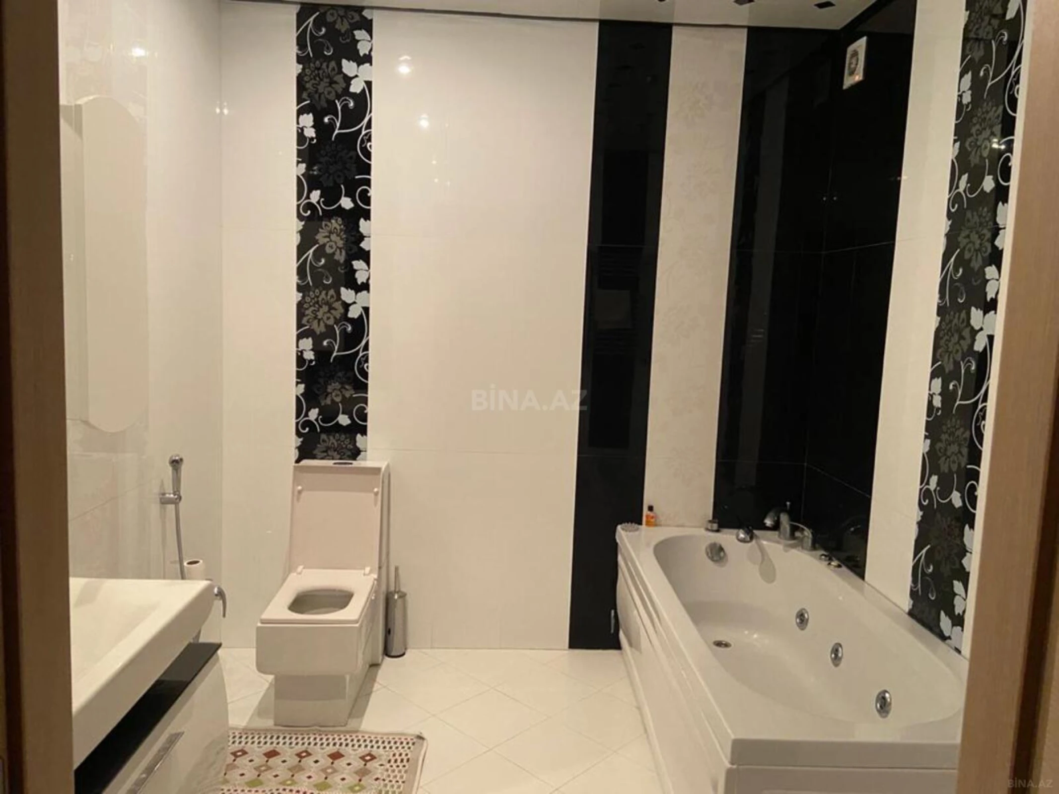 Kirayə verilir 3 otaqlı mənzil 130 m²