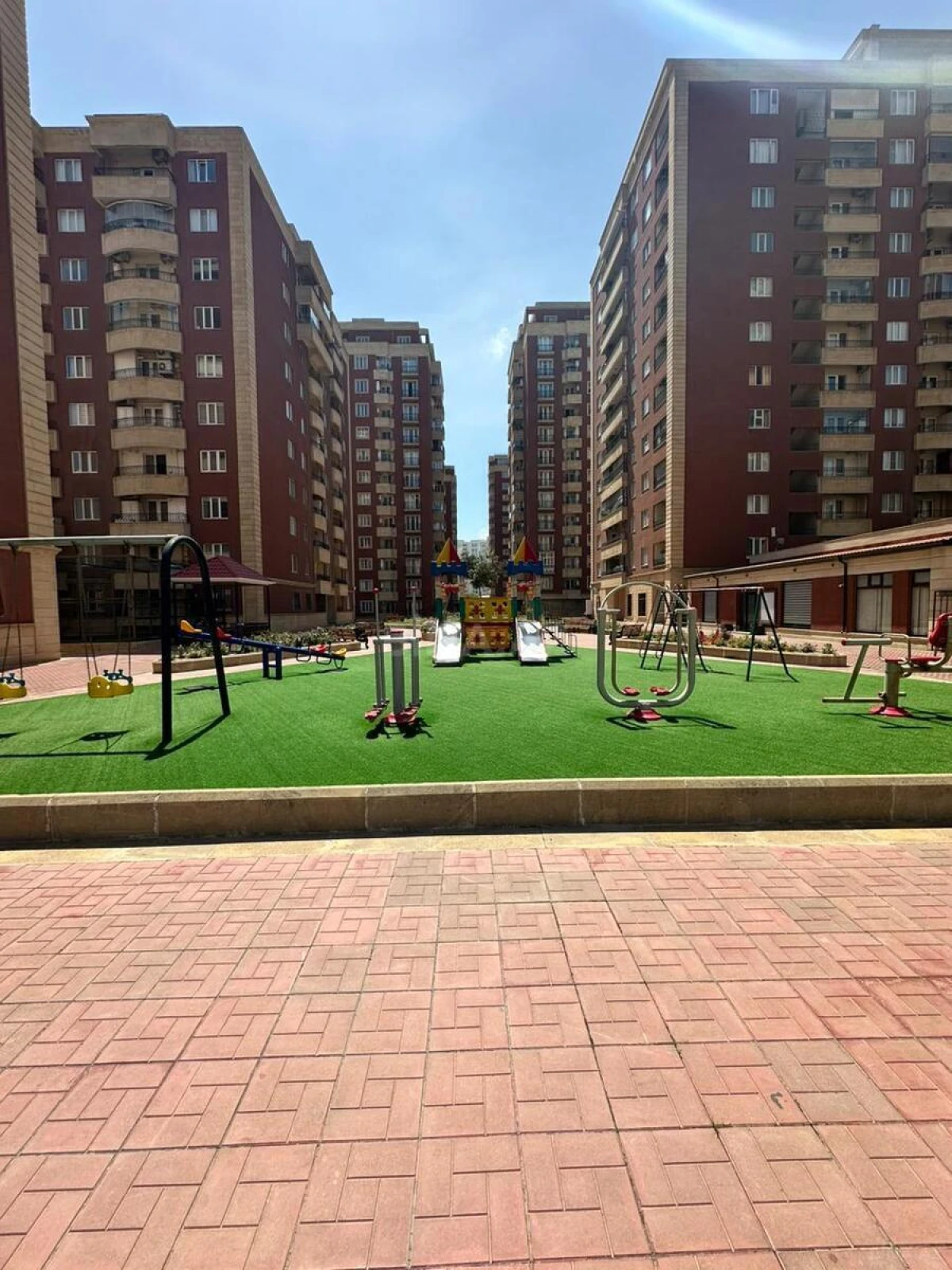 Kirayə verilir 3 otaqlı mənzil 130 m²