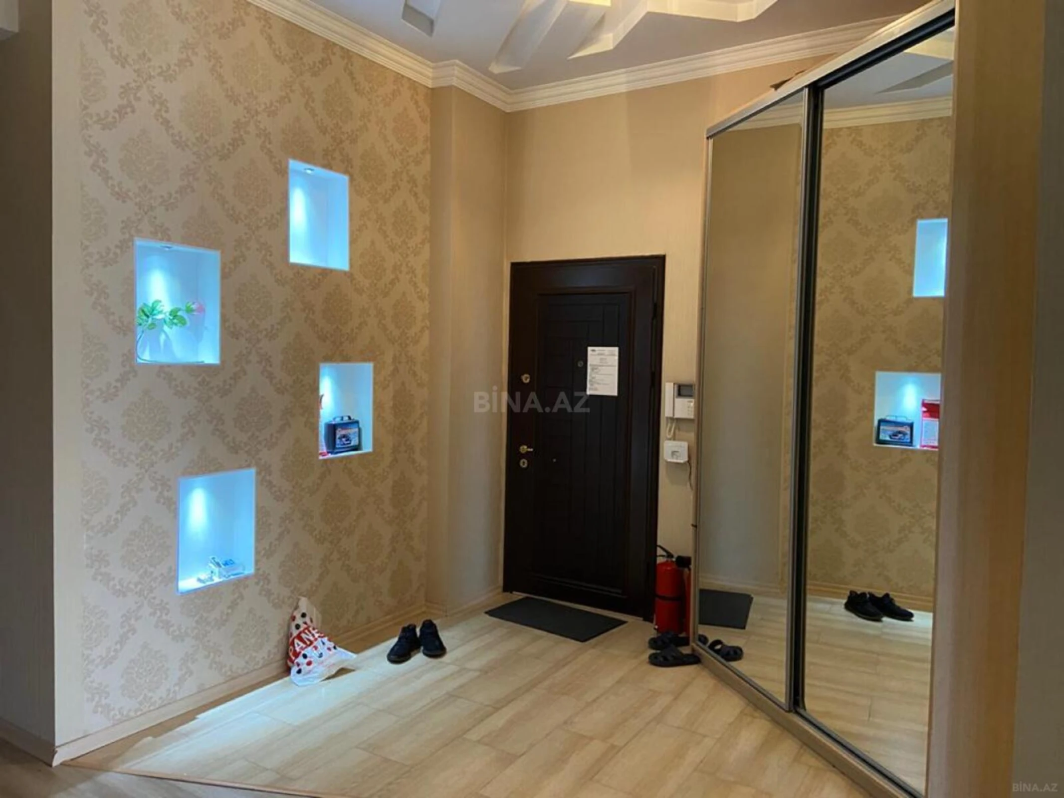 Kirayə verilir 3 otaqlı mənzil 130 m²