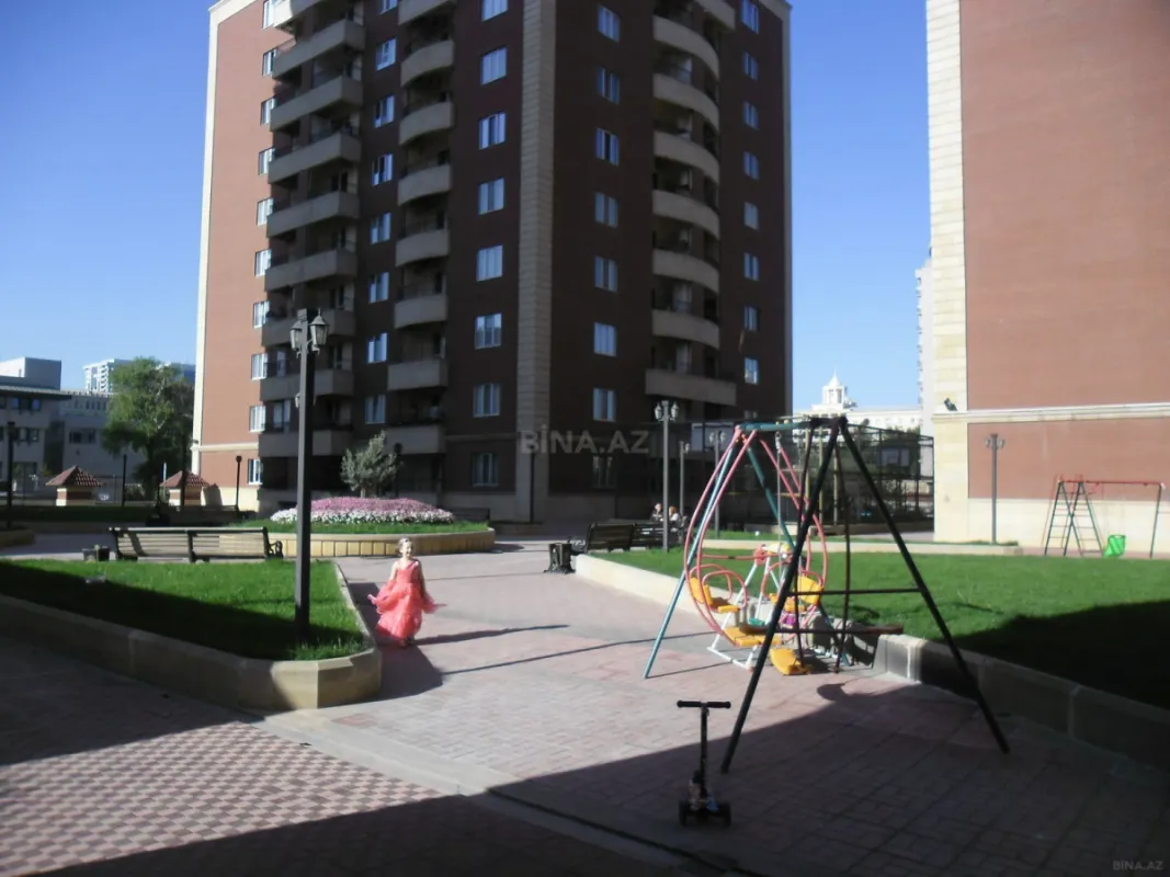 Kirayə verilir 3 otaqlı mənzil 130 m²