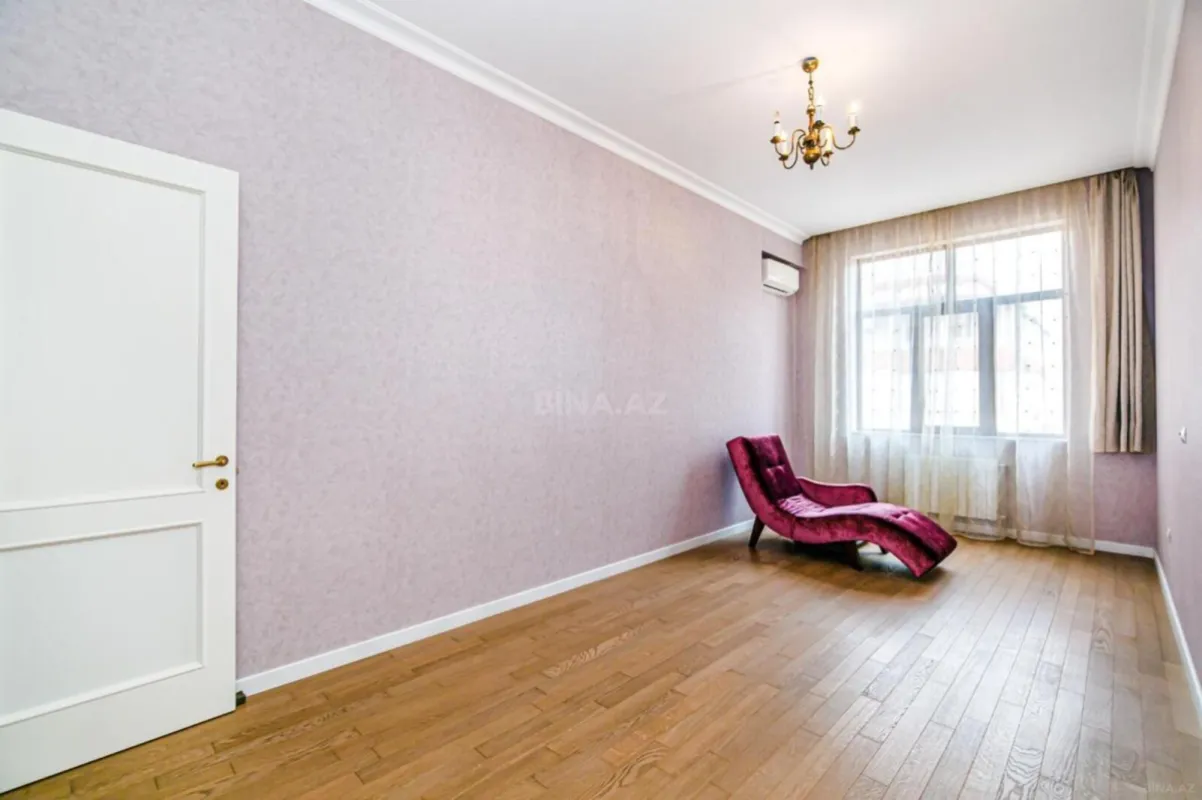 Satılır 3 otaqlı mənzil 160 m²