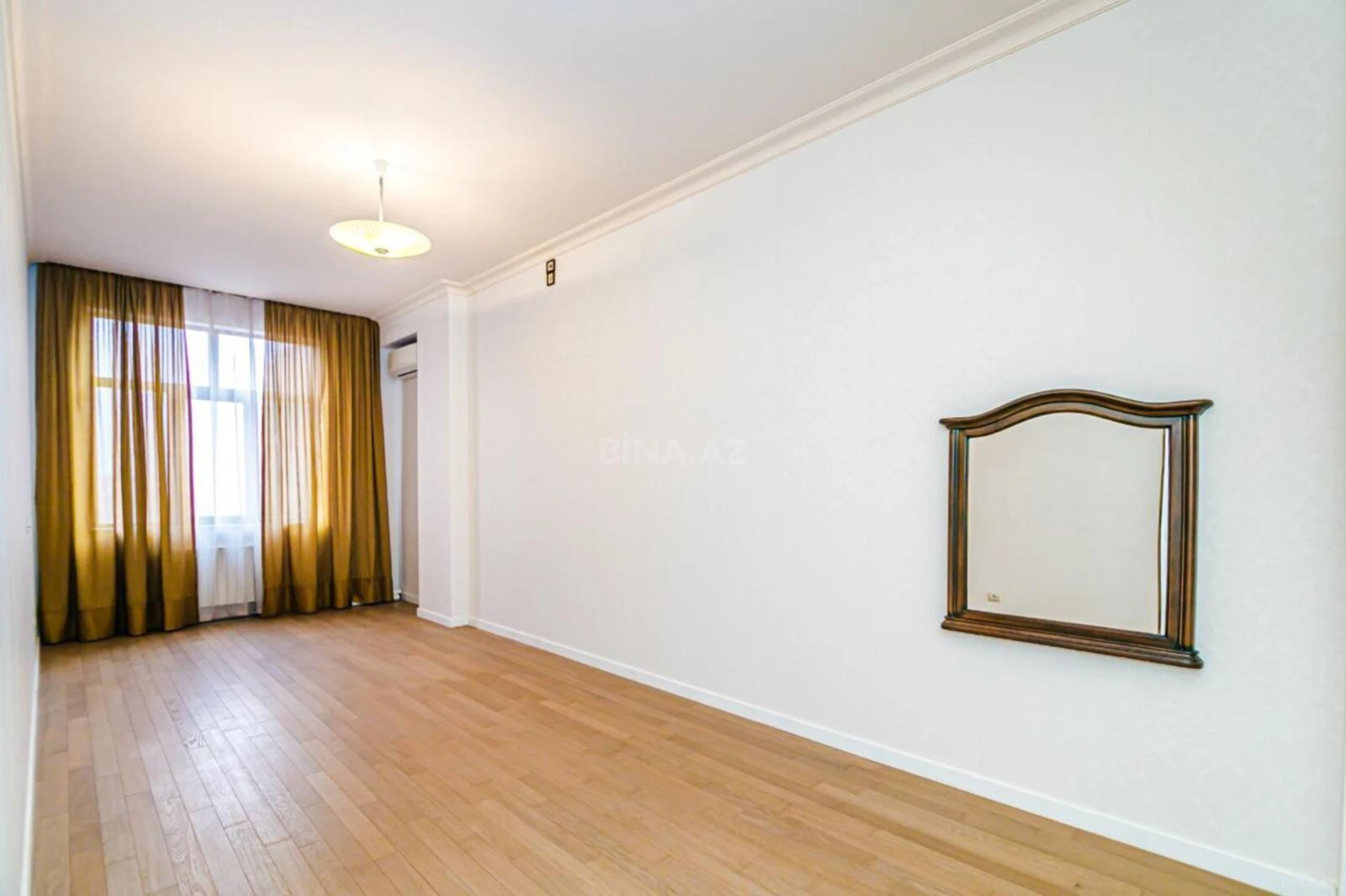 Satılır 3 otaqlı mənzil 160 m²