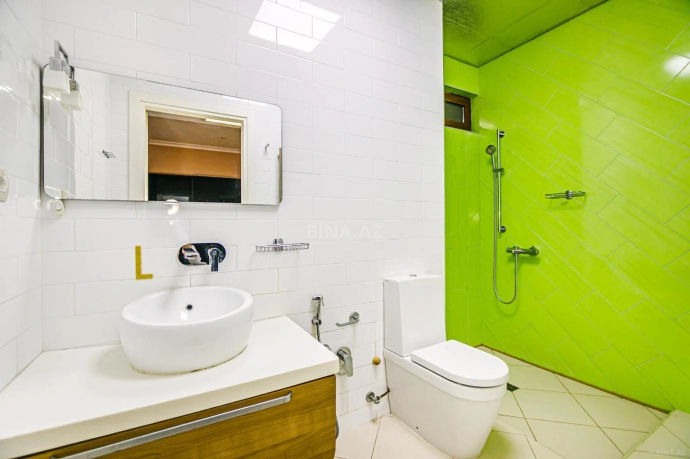 Satılır 3 otaqlı mənzil 160 m²