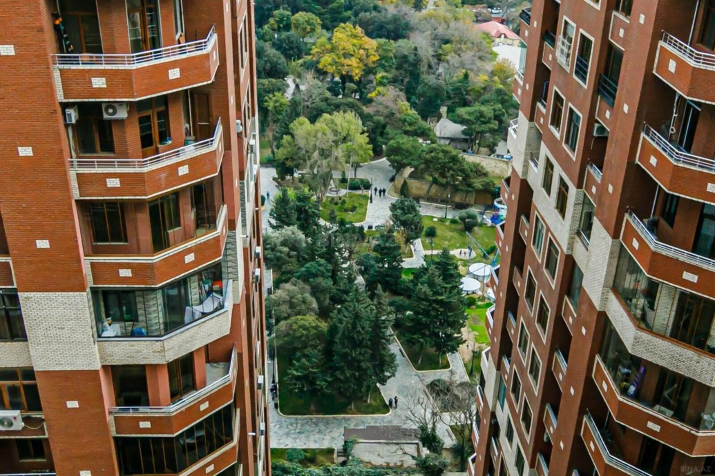 Satılır 3 otaqlı mənzil 160 m²