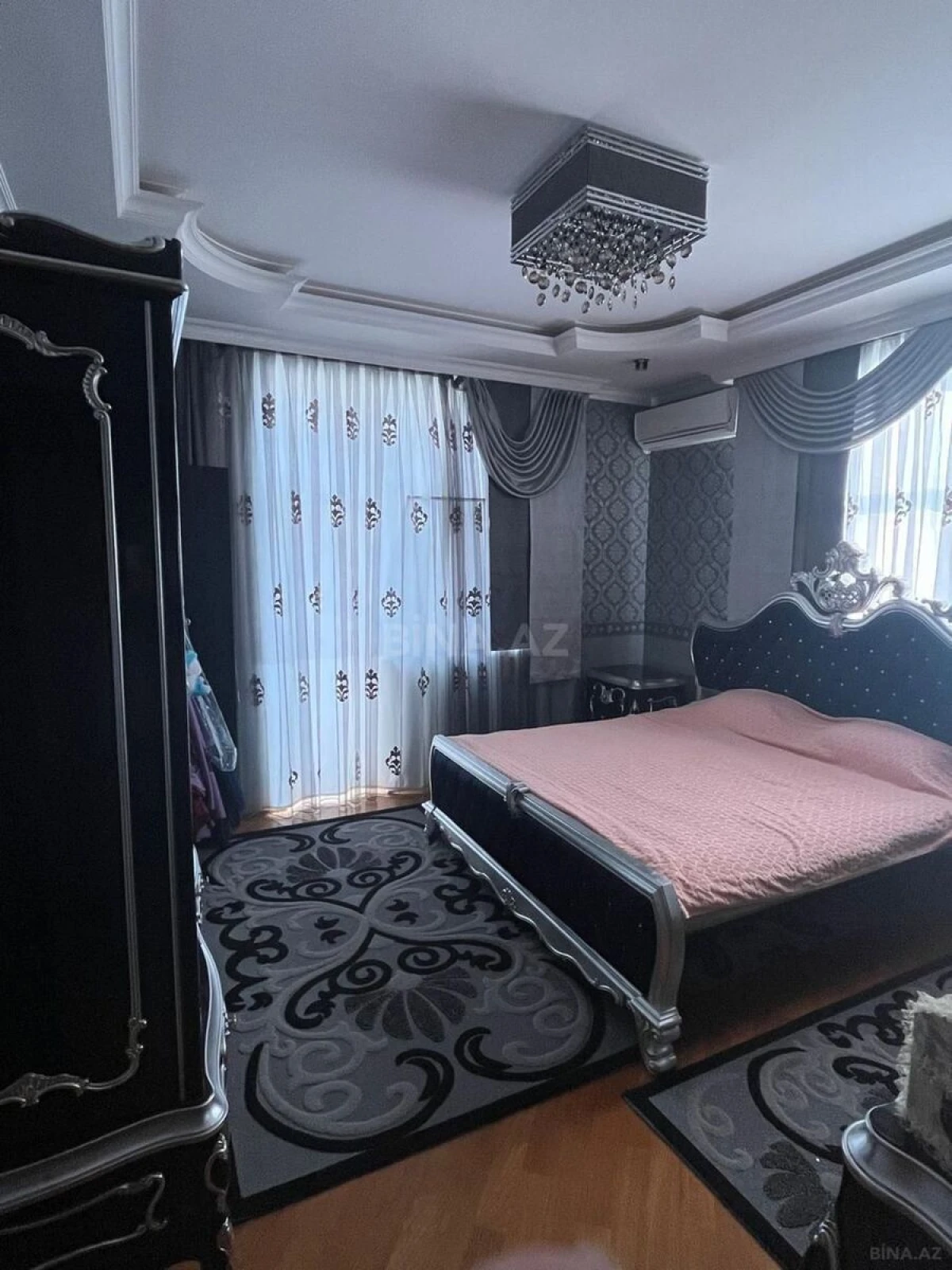 Satılır 4 otaqlı mənzil 215 m²