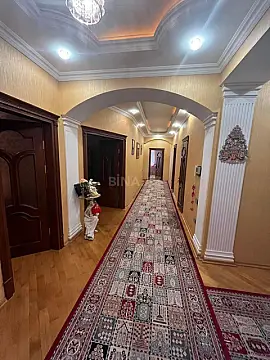 Satılır 4 otaqlı mənzil 215 m²