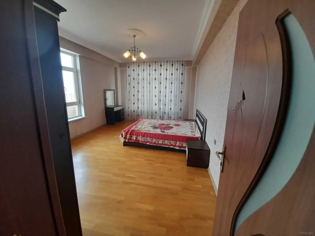 Satılır 3 otaqlı mənzil 128 m²