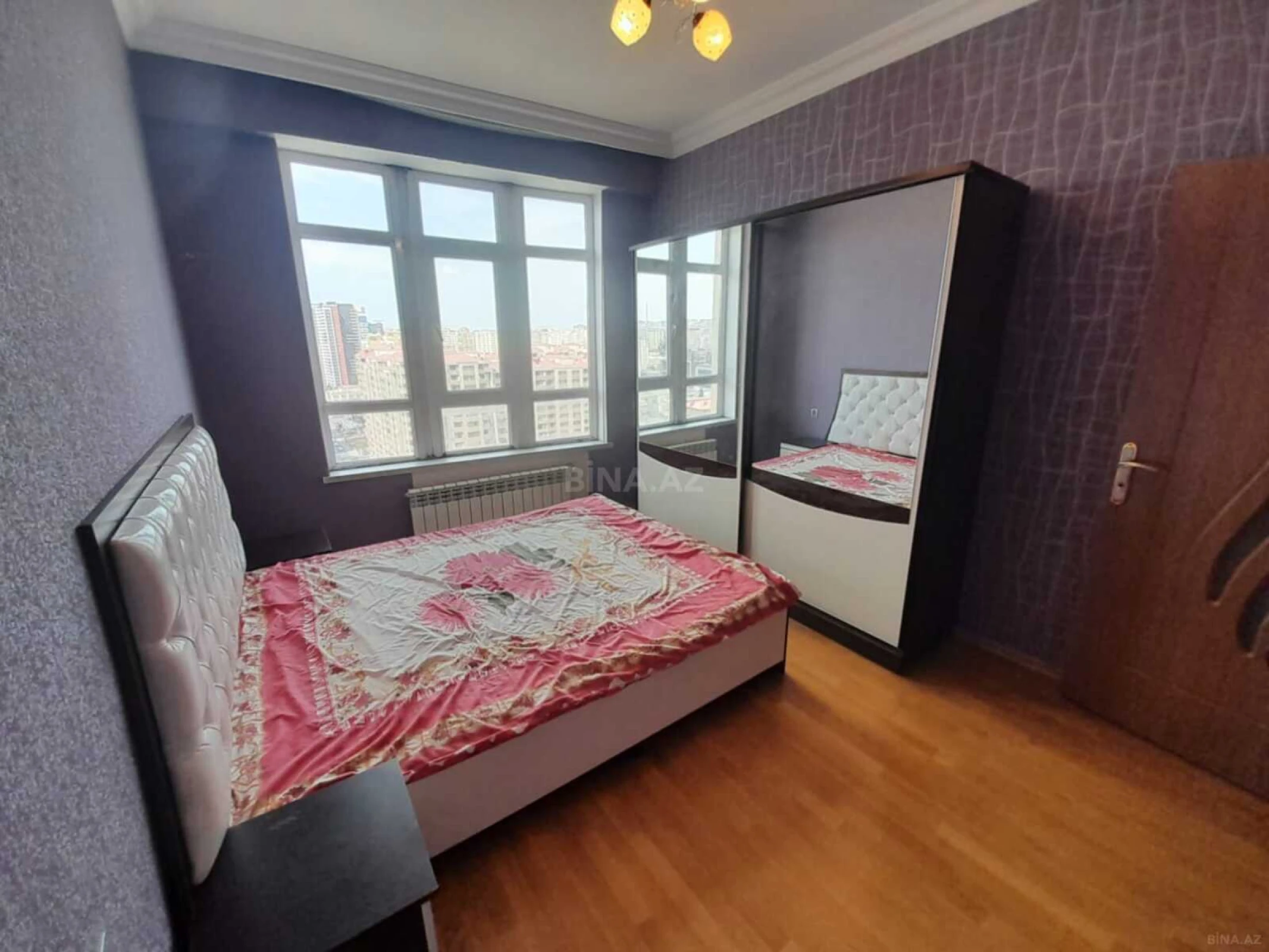 Satılır 3 otaqlı mənzil 128 m²
