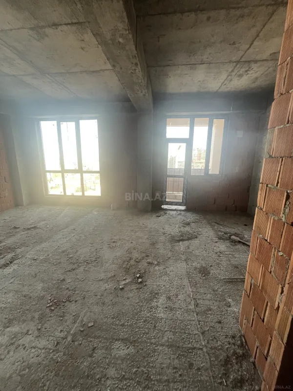 Satılır 2 otaqlı mənzil 83 m²