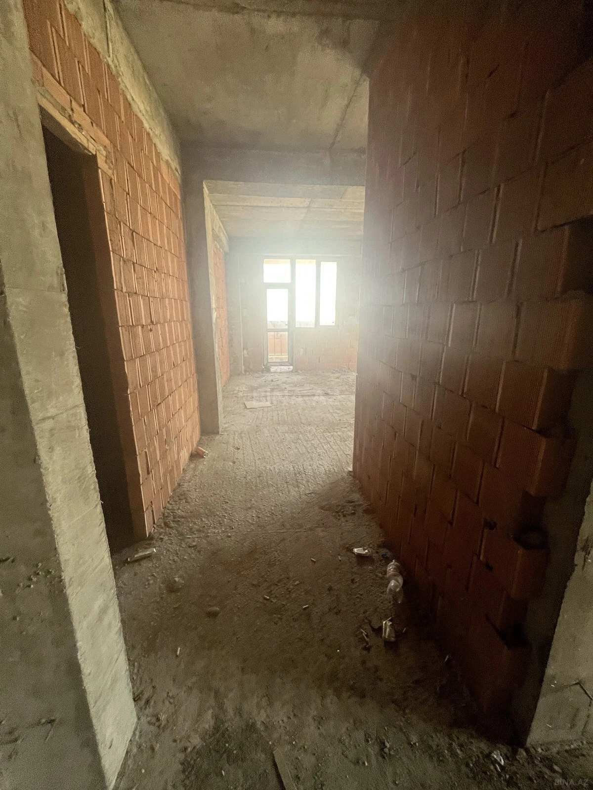 Satılır 2 otaqlı mənzil 83 m²