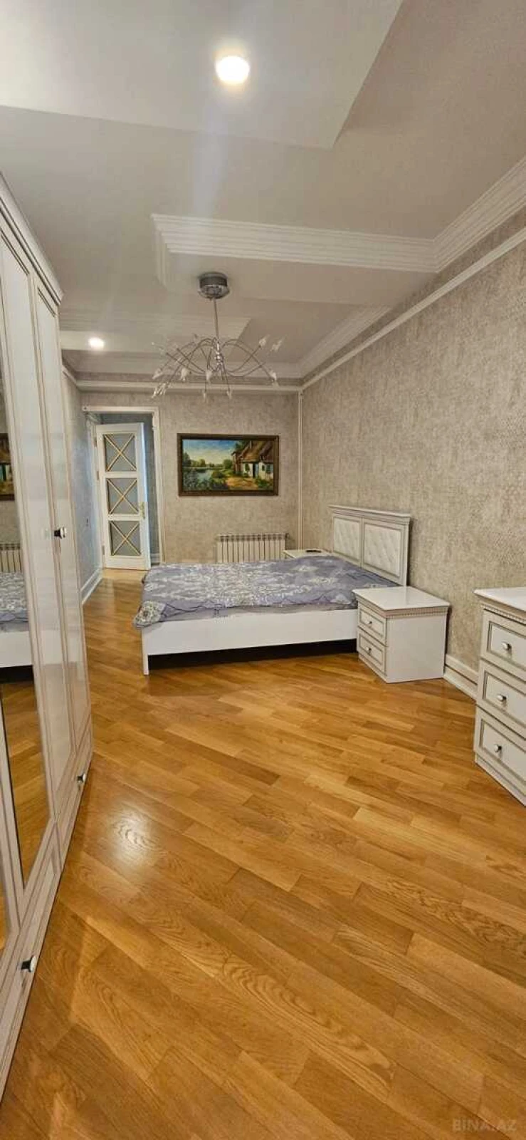 Kirayə verilir 4 otaqlı mənzil 210 m²