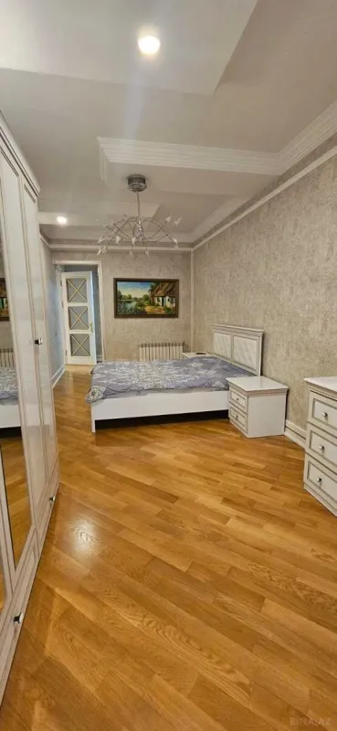 Kirayə verilir 4 otaqlı mənzil 210 m²