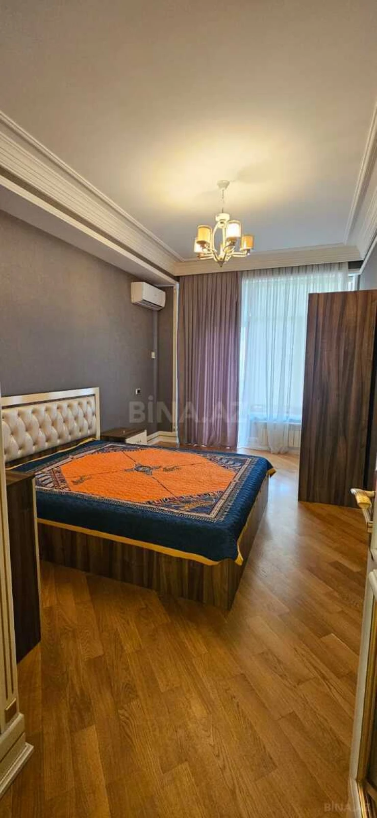 Kirayə verilir 4 otaqlı mənzil 210 m²