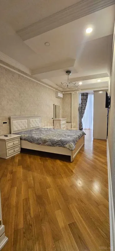Kirayə verilir 4 otaqlı mənzil 210 m²